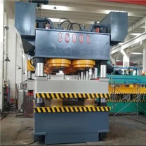 Sakkiz ustunli uchta nurli gidravlik press